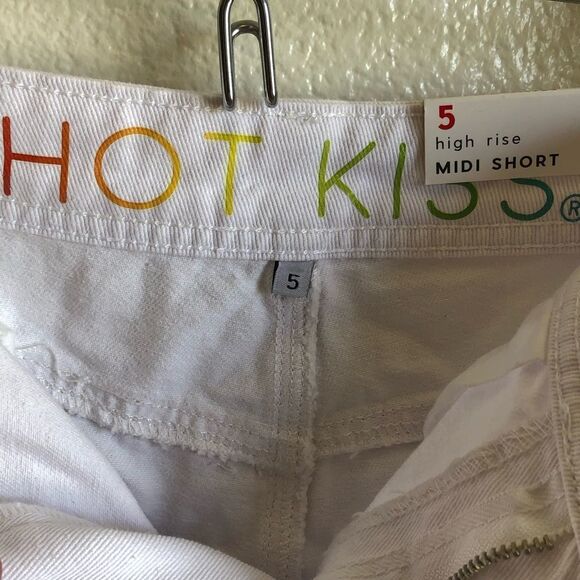Hot Kiss Women’s High Rise Midi Short In White Size 5 NWT See Pics - Picture 8 of 9